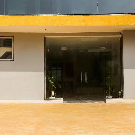 Super Townhouse Sector 69 Gurgaon Hotell Exteriör bild