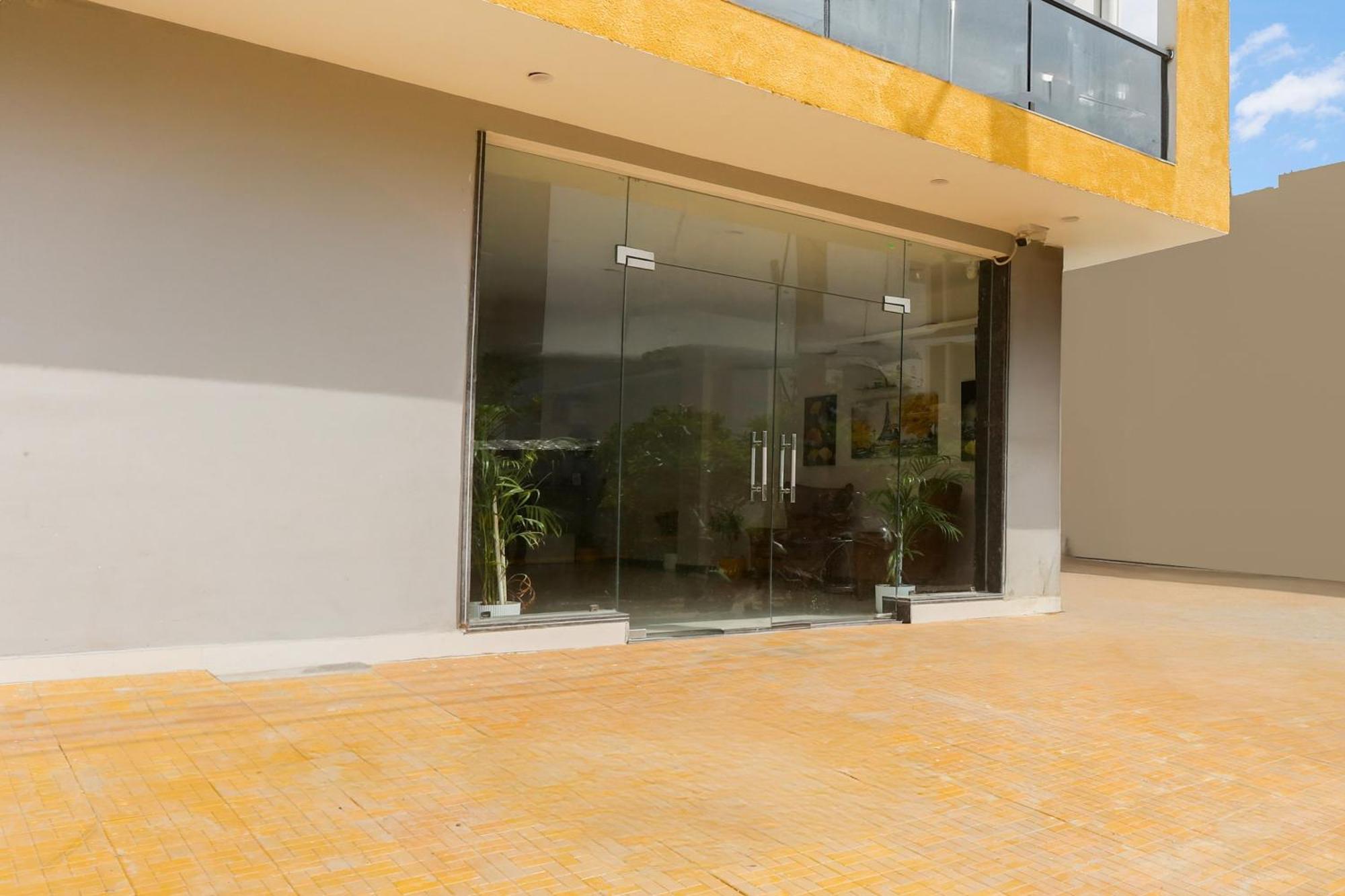 Super Townhouse Sector 69 Gurgaon Hotell Exteriör bild