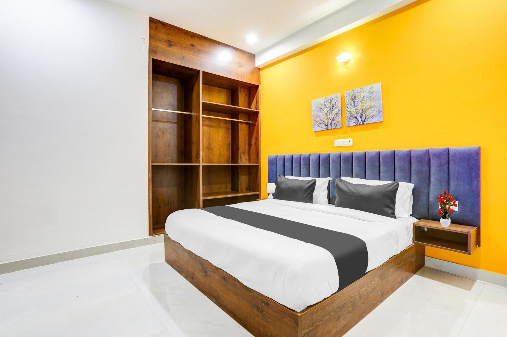 Super Townhouse Sector 69 Gurgaon Hotell Exteriör bild