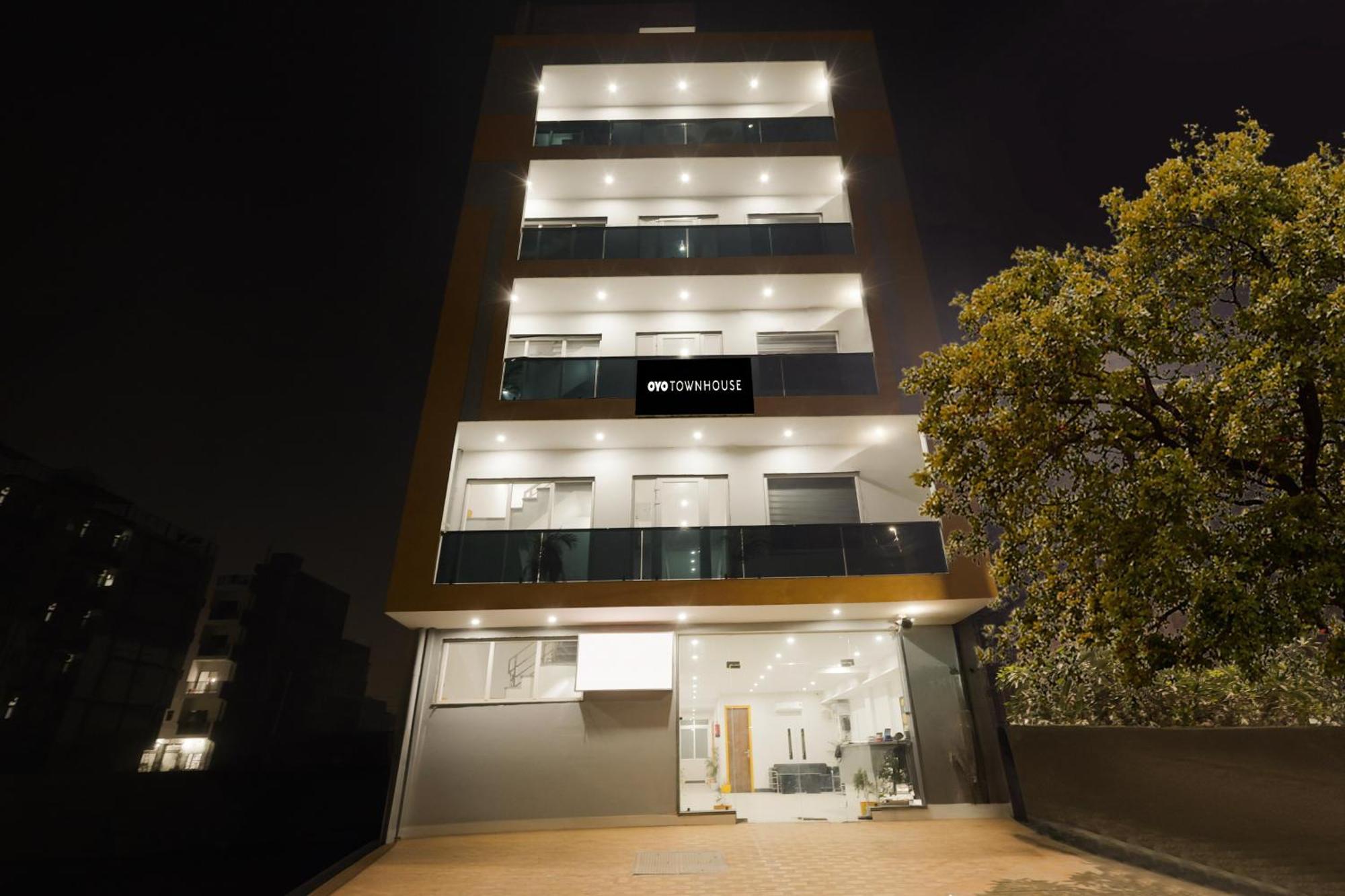Super Townhouse Sector 69 Gurgaon Hotell Exteriör bild