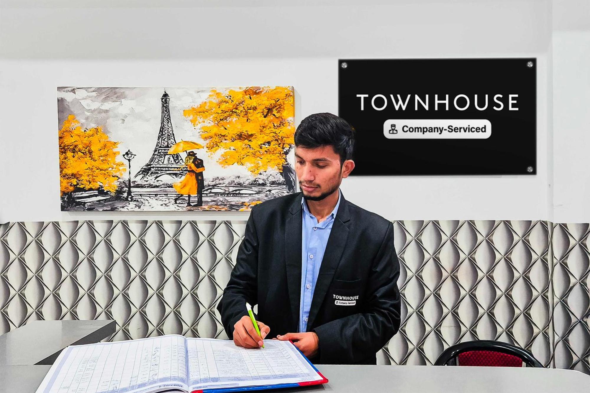Super Townhouse Sector 69 Gurgaon Hotell Exteriör bild