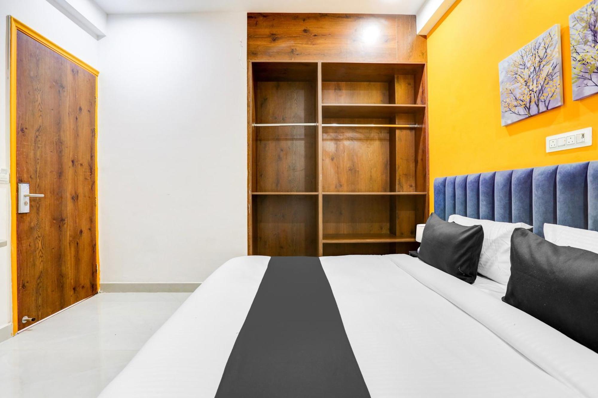 Super Townhouse Sector 69 Gurgaon Hotell Exteriör bild