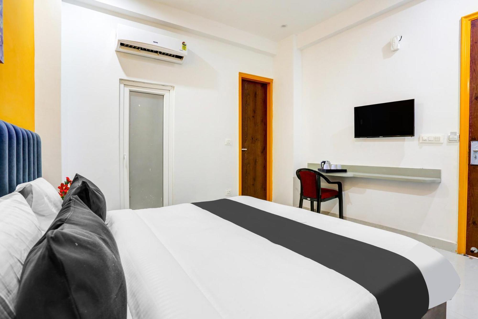 Super Townhouse Sector 69 Gurgaon Hotell Exteriör bild