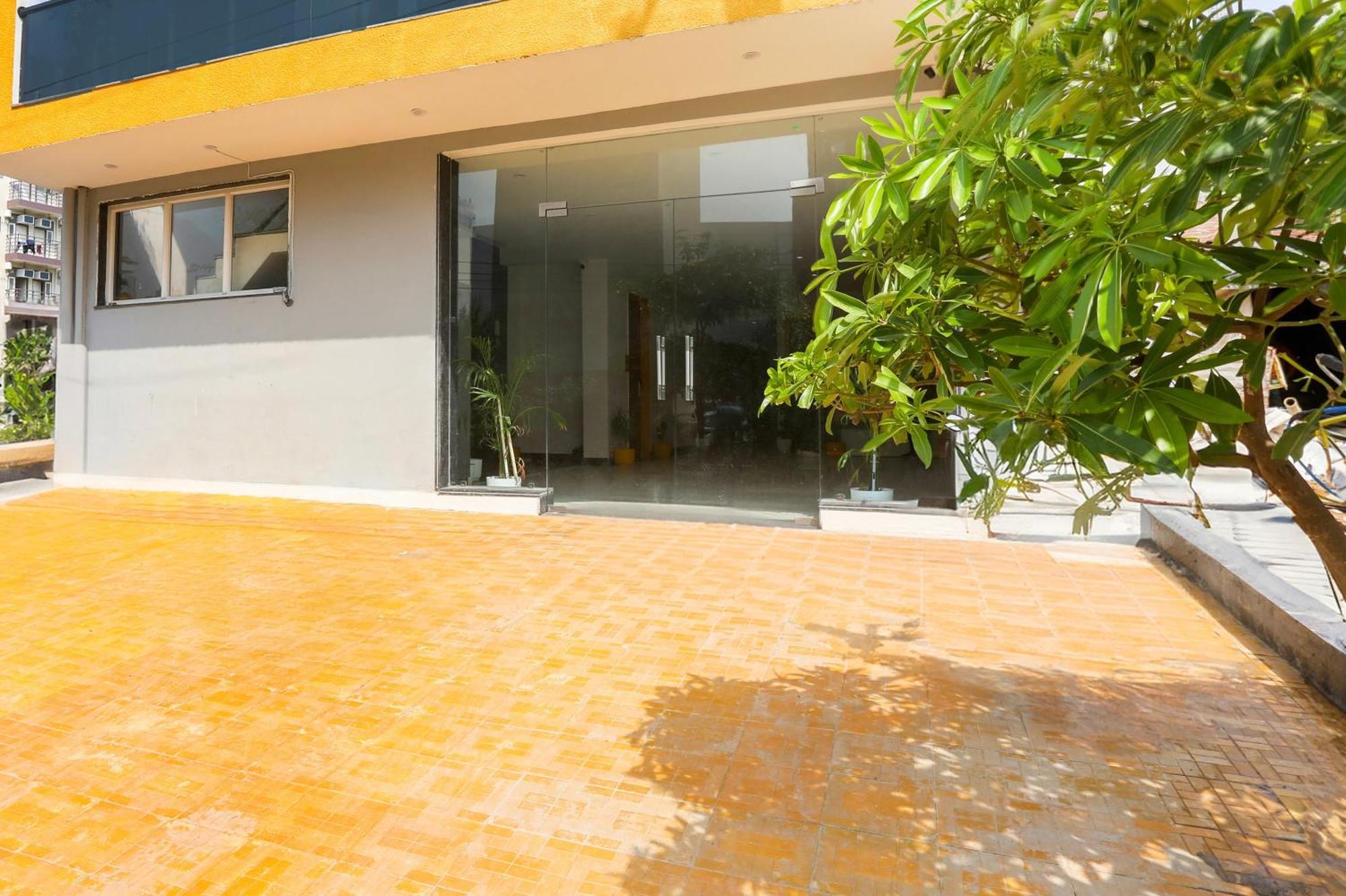 Super Townhouse Sector 69 Gurgaon Hotell Exteriör bild