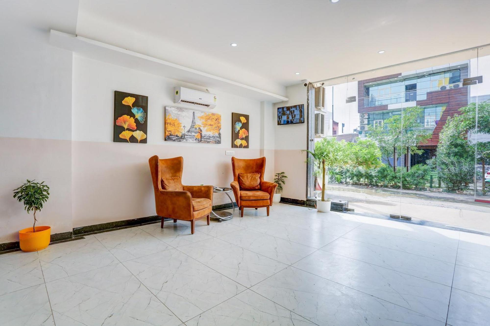 Super Townhouse Sector 69 Gurgaon Hotell Exteriör bild
