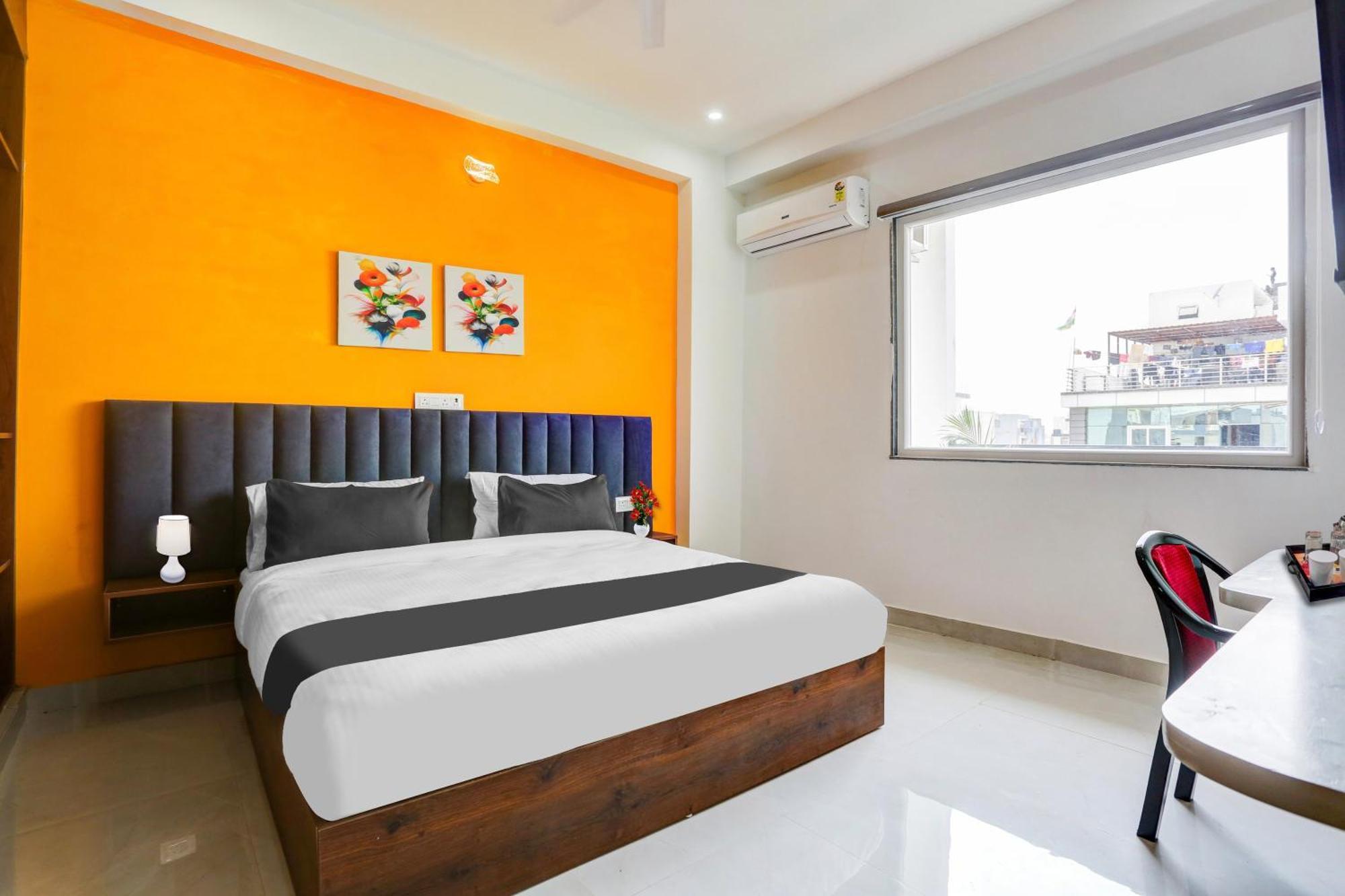 Super Townhouse Sector 69 Gurgaon Hotell Exteriör bild