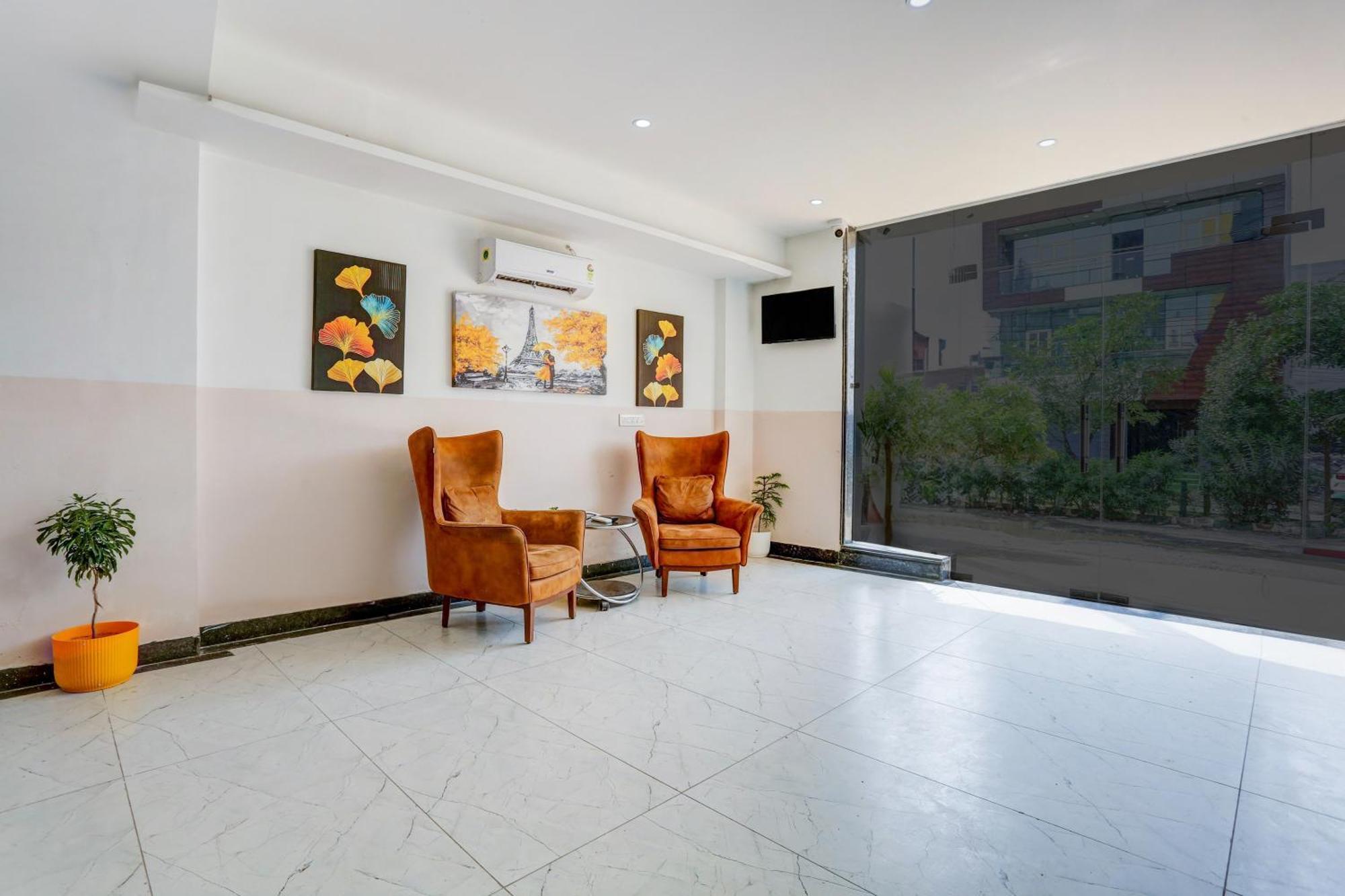 Super Townhouse Sector 69 Gurgaon Hotell Exteriör bild