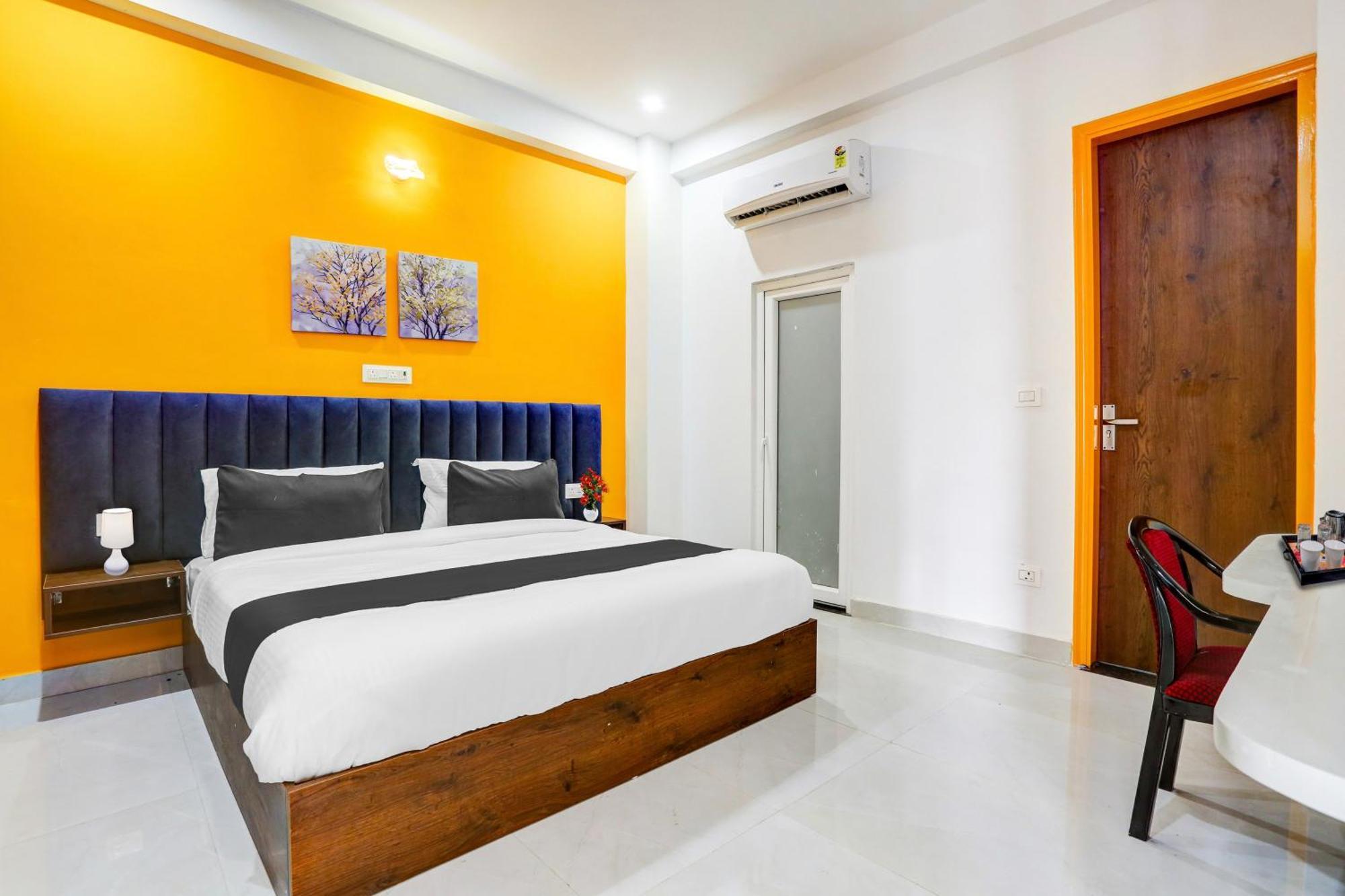 Super Townhouse Sector 69 Gurgaon Hotell Exteriör bild